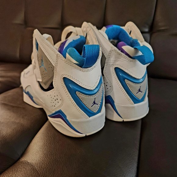 Nike Air Jordan True Flight Basketball Sneaker - Picture 3 of 5